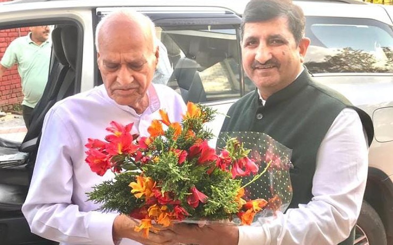 कृषि मंत्री का विश्वविद्यालय में गर्मजोशी से स्वागत
