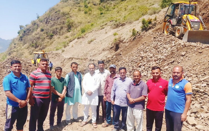 गिरिपार के जामना गांव के युवाओं ने पेश की समाज सेवा की मिसाल