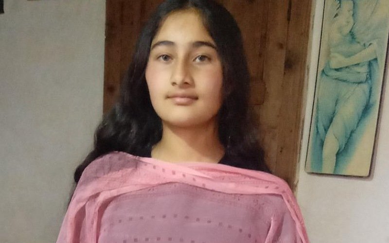 सिरमौर की श्रेया कंवर ने 10वीं कक्षा में 97.86 प्रतिशत अंक किए प्राप्त