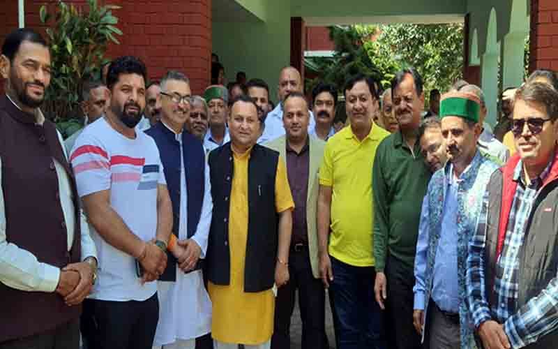 भांग से प्रदेश का भविष्य बनाने को लेकर 5 सदस्यीय टीम स्टडी टूर पर रवाना