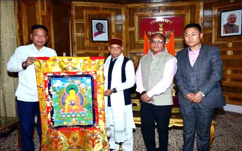 केंद्रीय तिब्बत प्रशासन के अध्यक्ष पेनपा छेरिंग ने राज्यपाल से की भेंट