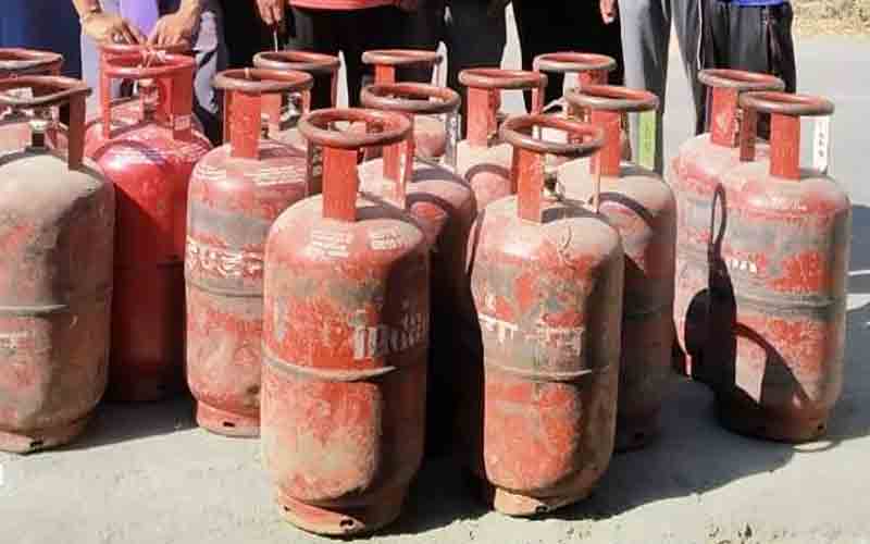 ऑनलाइन बुकिंग होने पर भी पीरन के अनेक लोगों को नहीं मिली रसोई गैस
