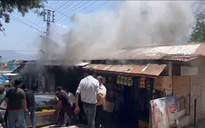 हलवाई की दुकान में भड़की आग, हादसे में……