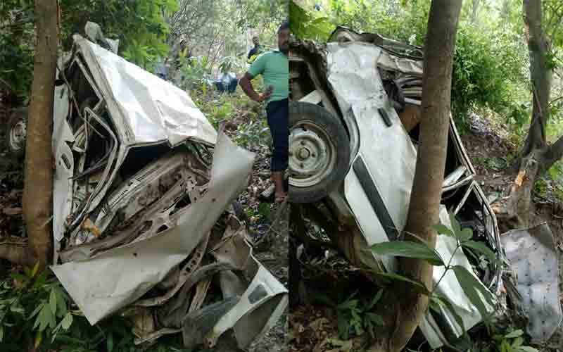 दर्दनाक हादसा: अनियंत्रित होकर गहरी खाई में गिरी कार, हादसे में 4 लोगों की मौत