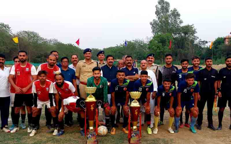 पुलिस लाईन झलेड़ा में दो दिवसीस फुटबाल प्रीमीयर लीग संपन्न