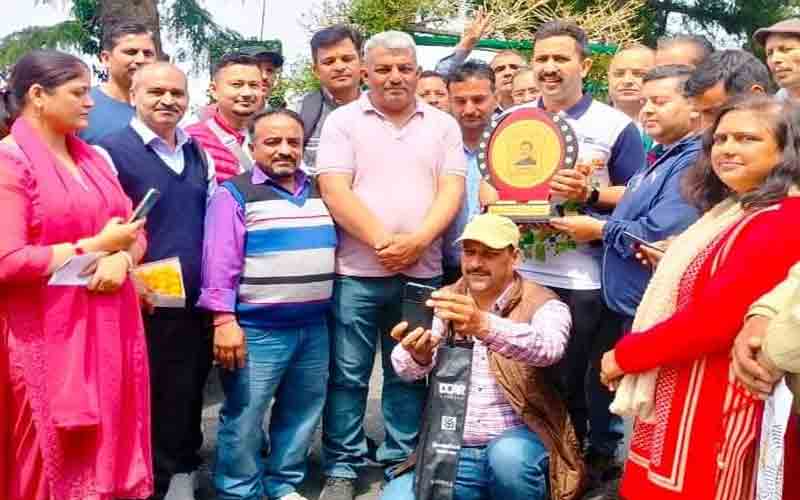 शिमला ग्रामीण कर्मचारी वेलफेयर संघ के प्रतिनिधिमंडल ने खेल मंत्री से की भेंट