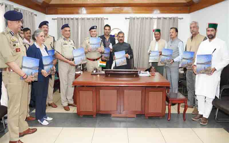 पुलिस के आधुनिकीकरण के लिए पर्याप्त राशि व स्टाफ सुनिश्चित किया जाएगा- मुख्यमंत्री