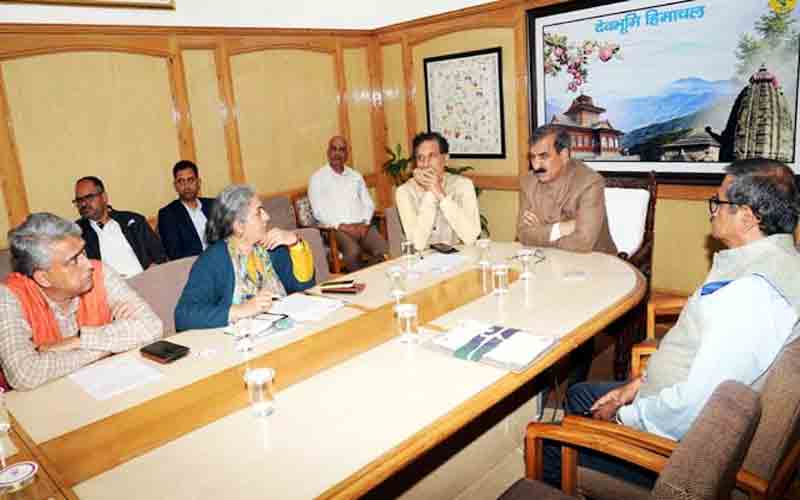 मुख्यमंत्री ने उपायुक्तों और पुलिस अधीक्षकों के साथ वर्चुअल की बैठक