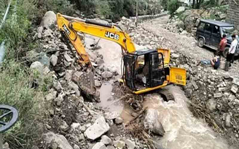 धर्मपुर के मंडप में फटा बादल, हुआ भारी नुक्सान