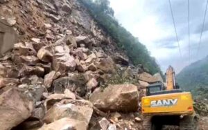 Debris-falling-repeatedly-o.jpg