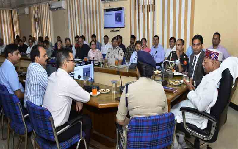 राज्यपाल ने हमीरपुर में विकास कार्यों की समीक्षा बैठक की करी अध्यक्षता
