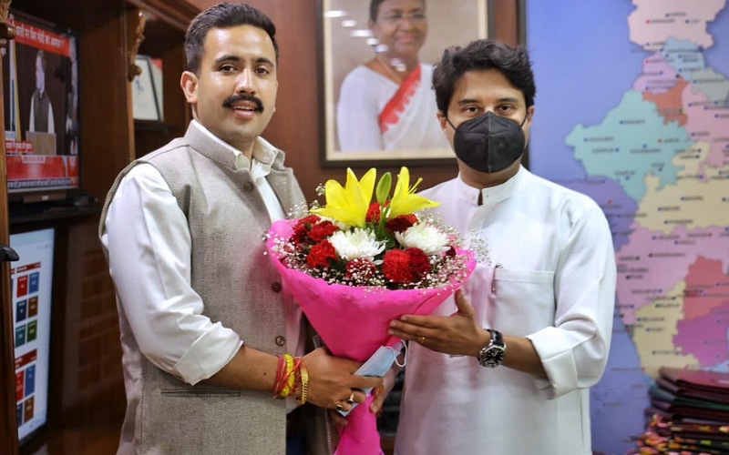 विक्रमादित्य सिंह ने नई दिल्ली में केंद्रीय नागरिक विमानन मंत्री से की भेंट