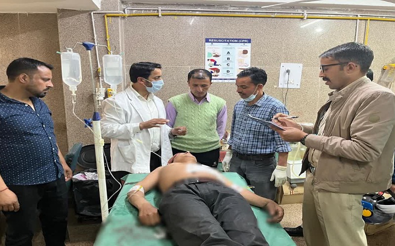 बिजली महादेव के गुर पर भालू ने किया जानलेवा हमला, अस्पताल में भर्ती