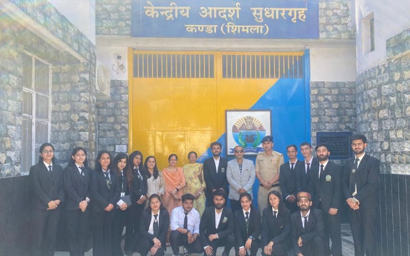 बाहरा यूनिवर्सिटी के बच्चों ने मॉडल सेंट्रल जेल कंडा का किया दौरा