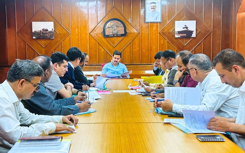 सेब सीजन में सड़कों का उचित रखरखाव सरकार की सर्वोच्च प्राथमिकता-विक्रमादित्य सिंह
