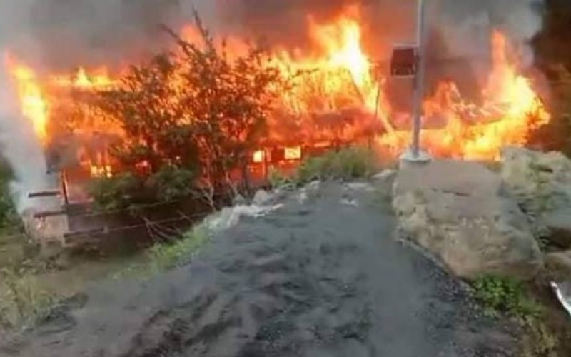 मनोहर हत्याकांड मामला: ग्रामीणों ने आरोपियों के घर में लगाई आग, धारा 144 लागू