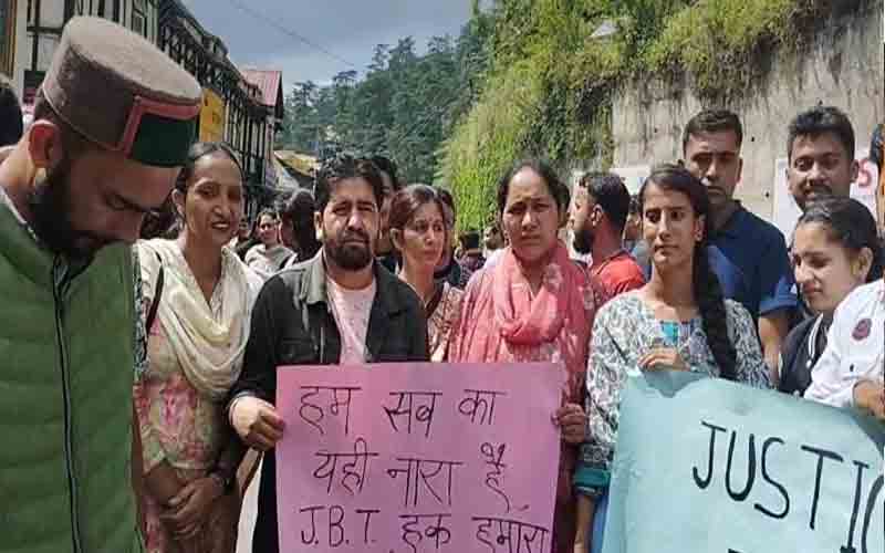 मुख्यमंत्री के आश्वासन के बाद जेबीटी प्रशिक्षुओं ने समाप्त की हड़ताल