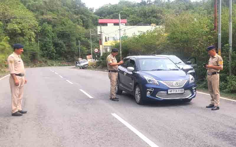 नाहन सदर पुलिस ने ट्रैफिक नियमों की अवहेलना पर सिखाया सबक