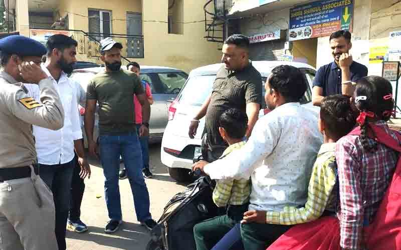 सावधान: बगैर हेलमेट वालों पर अब रोड सेफ्टी क्लब काला अंब रखेगा कैमरे से नजर