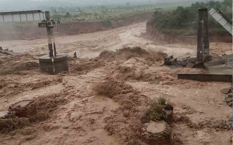 नदी-नालों की तरफ जाने से करें गुरेज- एसडीएम