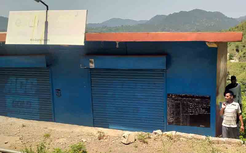 नेहर सवार में उचित मूल्य की दुकान में 20 तारीख से पहले नहीं मिलता सस्ता राशन