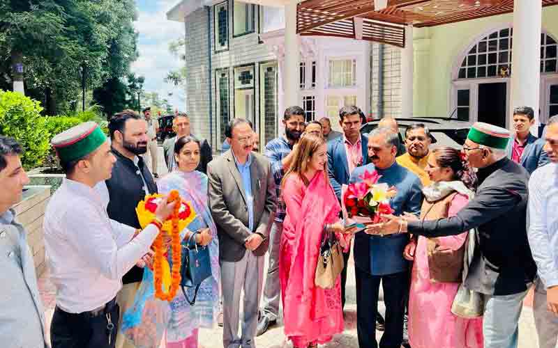 वर्तमान अध्यक्ष रूबी ककड़ ने भाजपा छोड़ थामा कांग्रेस का दामन, पद से दिया इस्तीफा