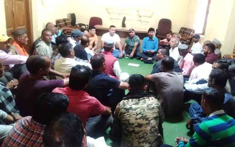 रेणुका बांध विस्थापितों ने बुलाई आपात बैठक ,सरकार व प्रशासन को दी चेतावनी