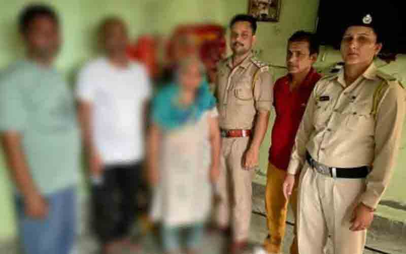 घर में कर रहे थे नशे का कारोबार, पुलिस ने दबिश देकर…..