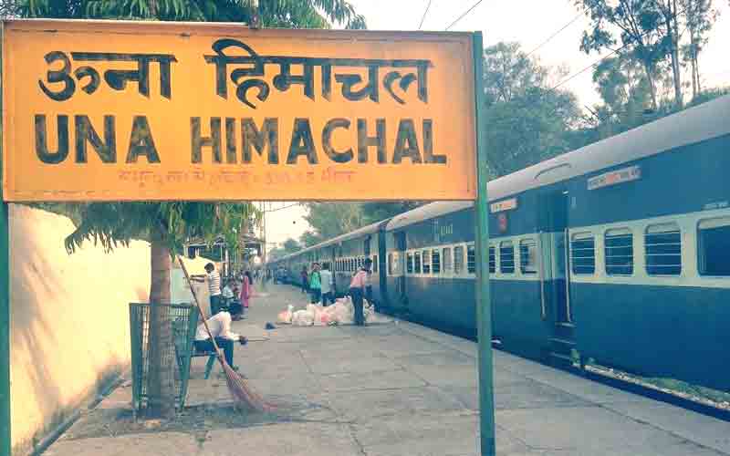 हिमाचल एक्सप्रेस की चपेट में आया अज्ञात व्यक्ति, मौके पर मौत