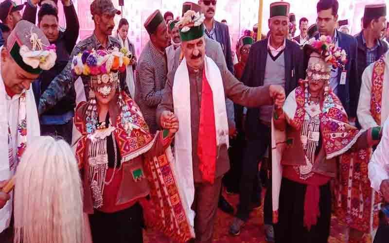 केंद्रीय ऊर्जा मंत्री और मुख्यमंत्री ने वाइब्रेंट विलेज प्रोग्राम के तहत संवाद कार्यक्रम में लिया भाग