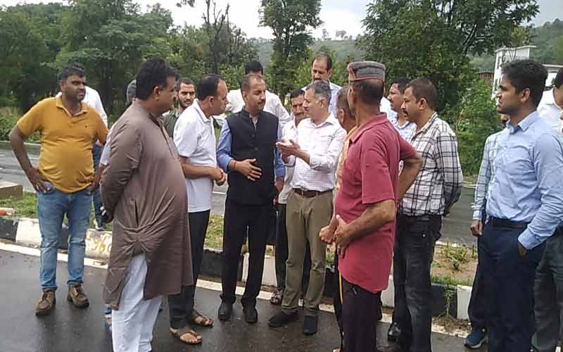 बिलासपुर में जिला स्तरीय शिकायत निवारण समिति ने फोरलेन सड़क का किया निरिक्षण