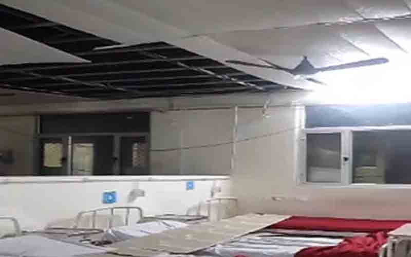 तेज़ आंधी-तूफान से गिरी मेडिकल कॉलेज के वार्ड की छत, बाल-बाल बची मरीजों की जान