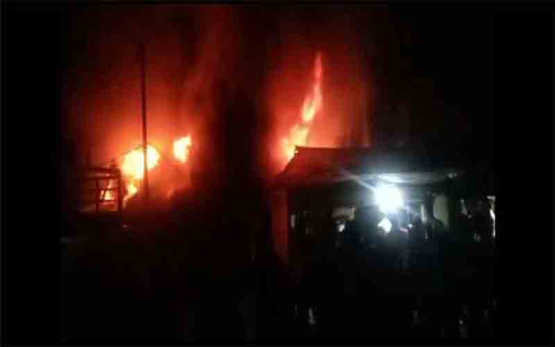 आग की भेंट चढ़ा मकान, एक बैठक व दो कमरे राख के ढेर में हुए तब्दील