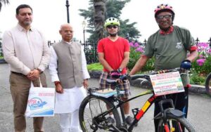 Cyclist-Sanjay-Mayuri-paid-.jpg