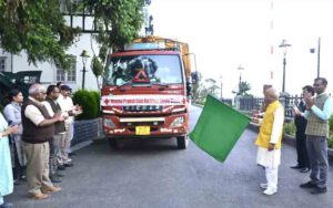 Governor-flagged-off-relief.jpg
