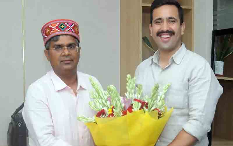हिमाचल के लोक निर्माण मंत्री ने नई दिल्ली में एनएचएआई के अध्यक्ष से की भेंट
