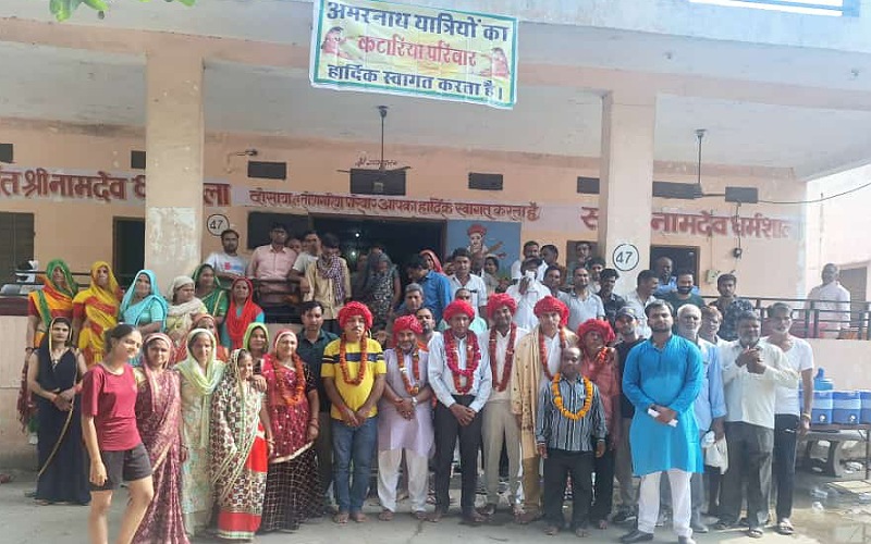 वीर हनुमान धाम पर कटारिया परिवार ने अमरनाथ यात्रियों का किया भव्य स्वागत