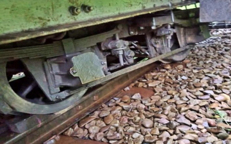 भारी बारिश के बीच शिमला से कालका जा रही रेल मोटरकार पटरी से उतरी, सभी यात्री……