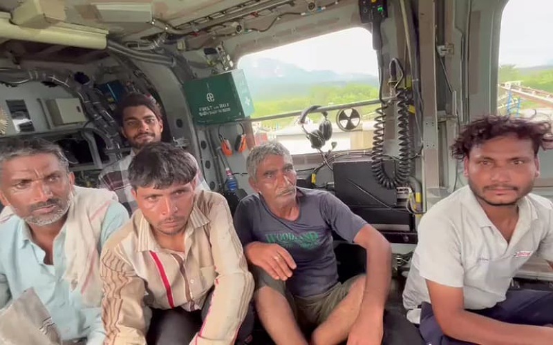 फर्स्ट पैरा नाहन ने हेलीकॉप्टर से रेस्क्यू किए 5 मजदूर