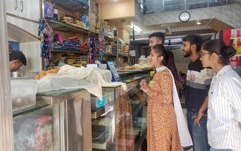 बाढ़ पीड़ितों के लिए विद्यार्थी परिषद के कार्यकर्ताओं ने जुटाया धन