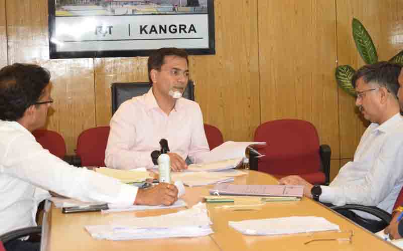 एचआईवी संक्रमित परिवारों के बच्चों भी ले सकते हैं मिशन वात्सल्य का लाभ- एडीएम