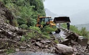 Many-roads-still-closed-in-.jpg