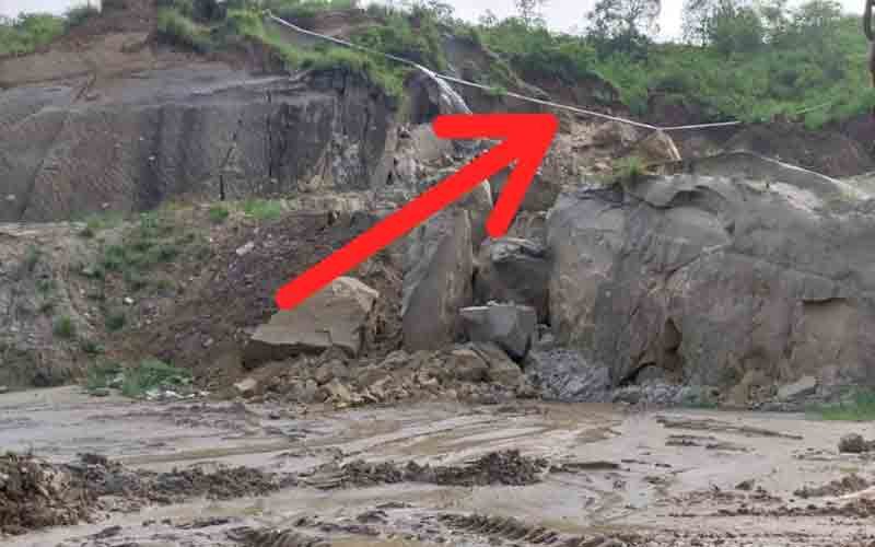 काला अंब के मोगिनंद में जंगल झाड़ी पर चला बुलडोजर