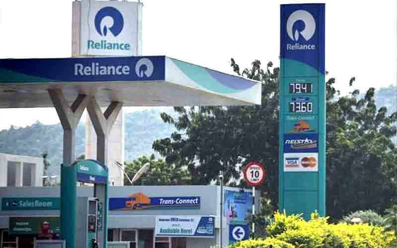 रिलायंस कंपनी ने पेट्रोल के दाम में की कटौती, अब इतने रुपए में मिलेगा…..