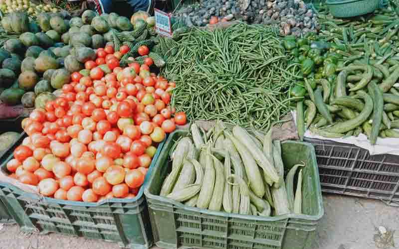 जिला मुख्यालय नाहन में टमाटर का भाव अभी भी 160 के पार
