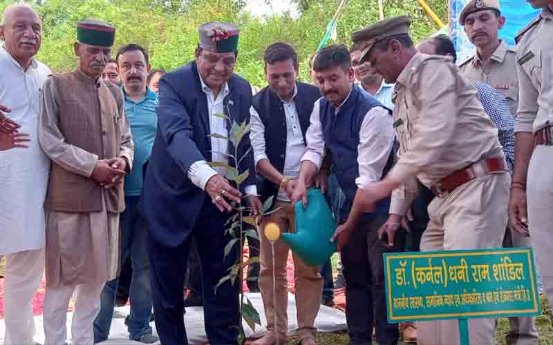 ज़िला सोलन में लगभग 200 हेक्टेयर भूमि पर किया जाएगा पौधारोपण- डाॅ. शांडिल