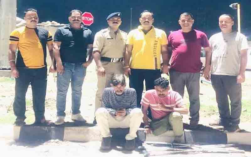 पुलिस ने हेरोइन सहित दबोचे कार सवार 2 व्यक्ति
