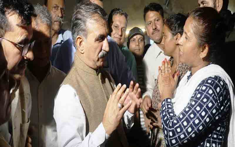 पंडोह के बाढ़ पीड़ित परिवारों को एक-एक लाख रुपए प्रदान करेगी प्रदेश सरकार- सीएम