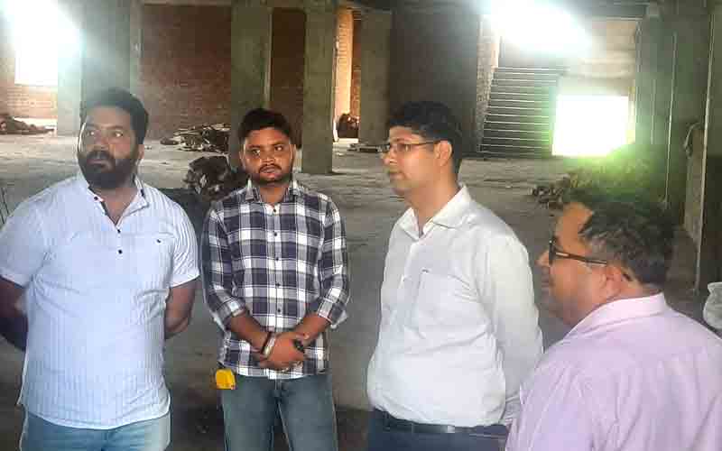 उपायुक्त ने किया पीर गौंस पाक में निर्माणाधीन भवन का निरीक्षण