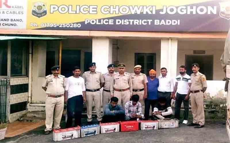 पुलिस के हत्थे चढ़े 3 आरोपी, ट्रकों की बैटरियां चोरी कर हुए थे फरार